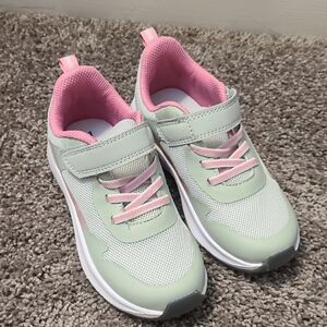 Athletic Works Kids Sneakers in Light Gray and Pink